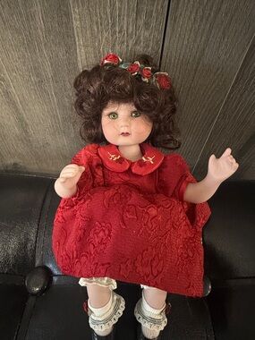 Vintage Marie Osmond Tiny Tots American Classic Rose Bud Porcelain Doll 2006
